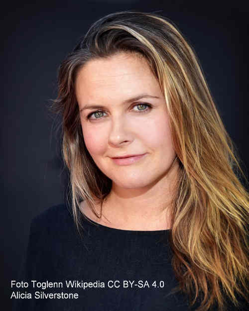 Alicia Silverstone in A Merry Little Ex-Mas (2025)